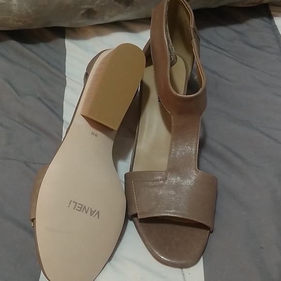 Vaneli Wedge - Picture 4 of 4